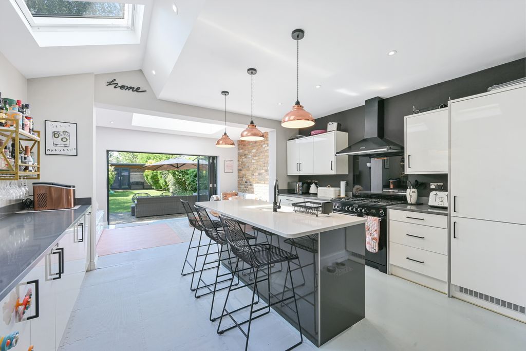 Property photo 2 of 14 Kitchen Diner