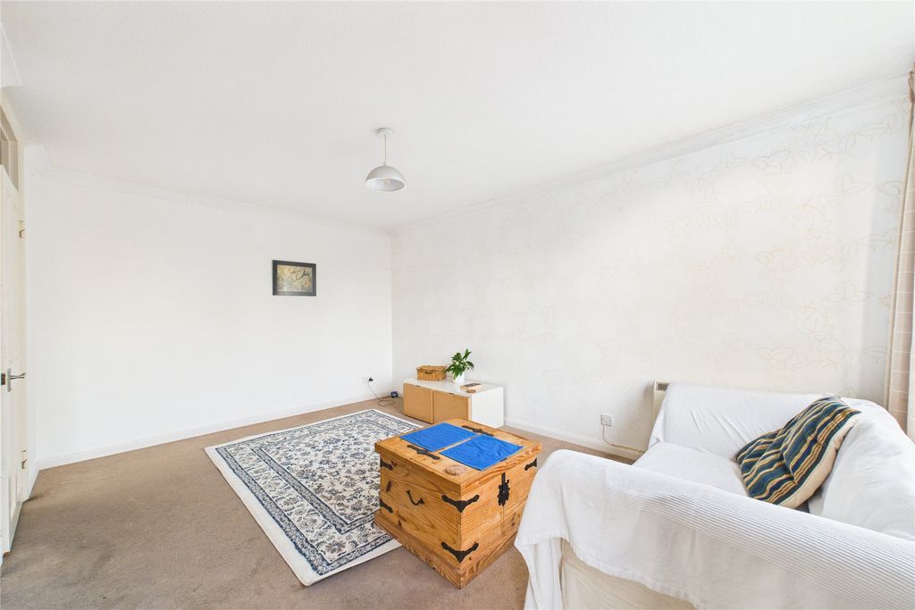 Property photo 3 of 8 Picture No. 12