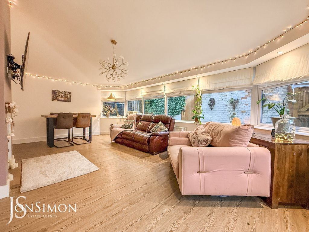 Property photo 2 of 23