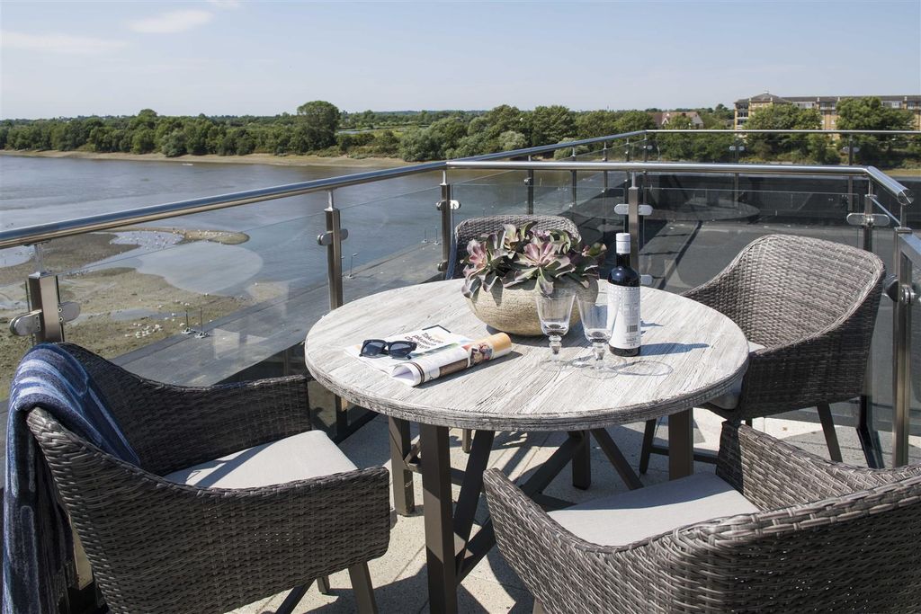Property photo 2 of 21 Palacewharf_Starboard_Penthouse_1.Jpg