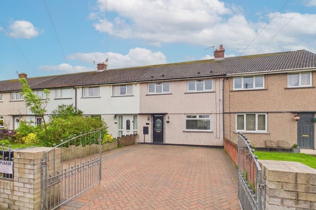 Property photo 2 of 18