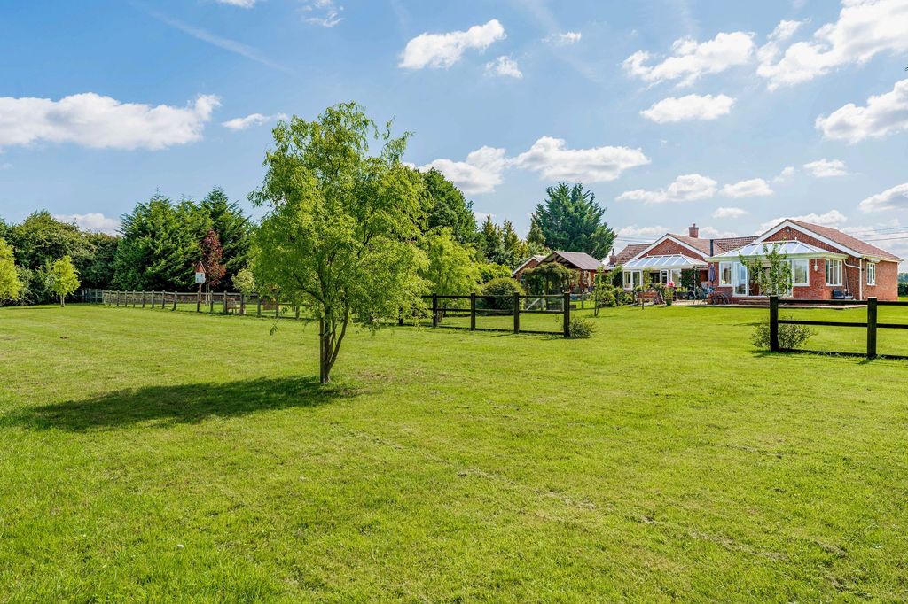 Property photo 2 of 33