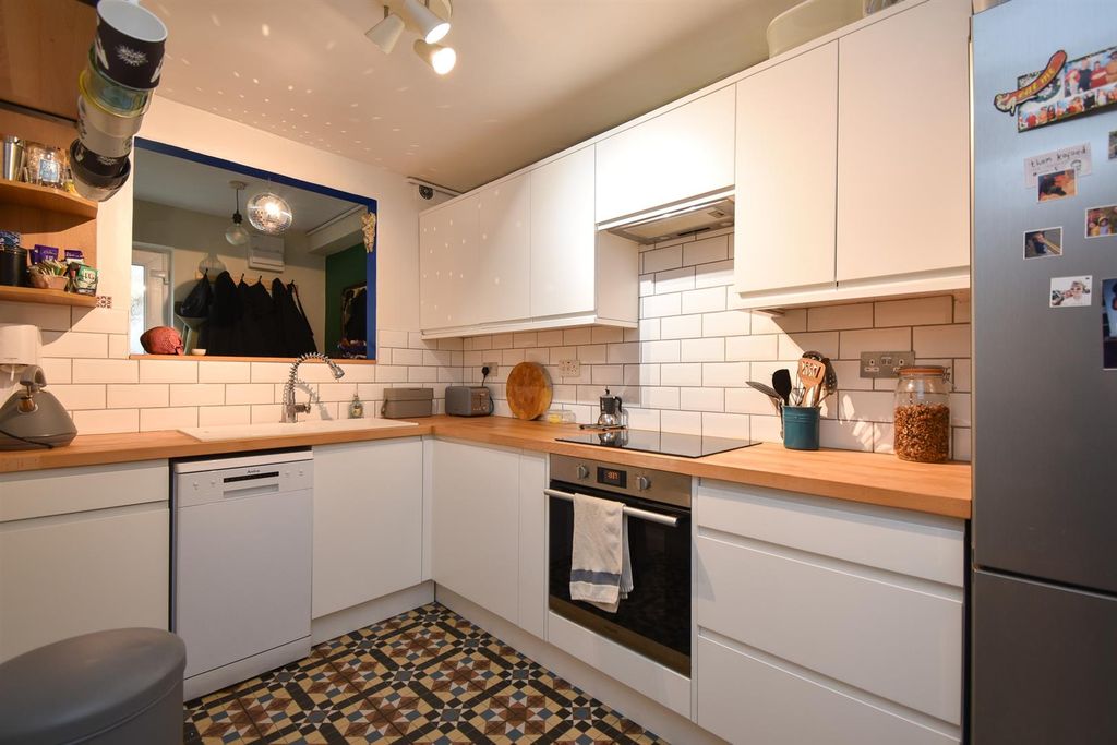 Property photo 2 of 15 Kitchen