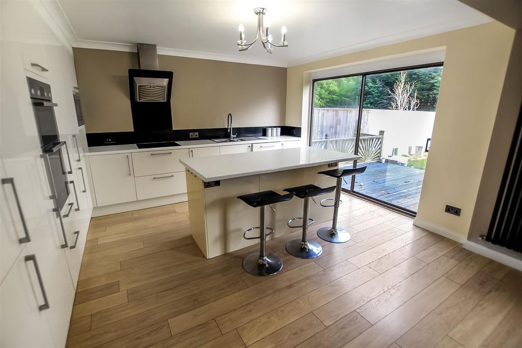 Property photo 2 of 19 Kitchen/Dining Room