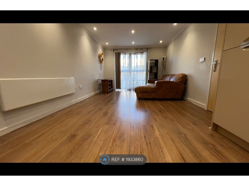 Property photo 3 of 15 Hall