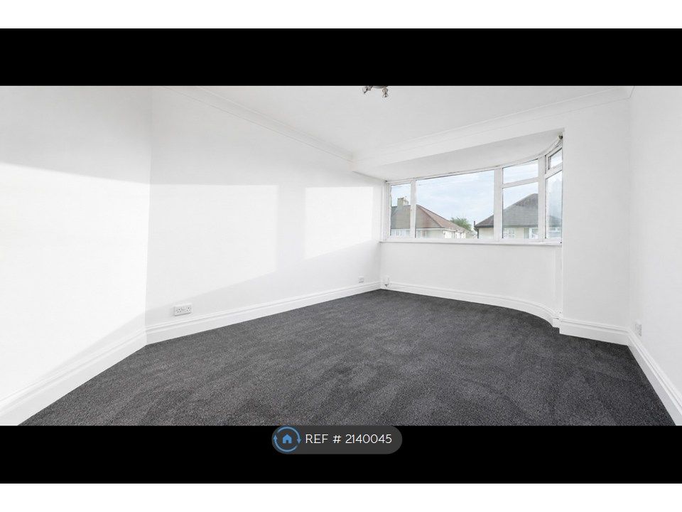 Property photo 1 of 11 Living Room