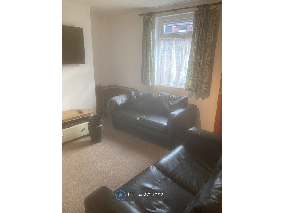 Property photo 3 of 23 Livingroom With Couple Of Double Sofas