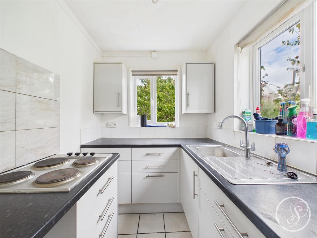 Property photo 2 of 18 Kitchen