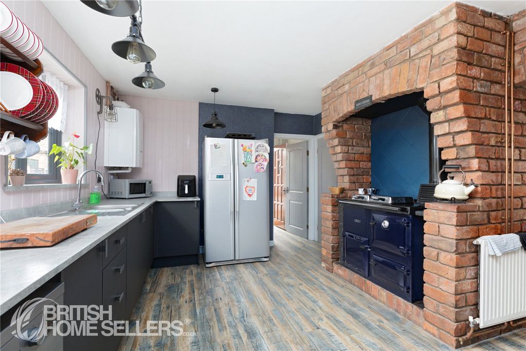 Property photo 2 of 17 Picture No. 11