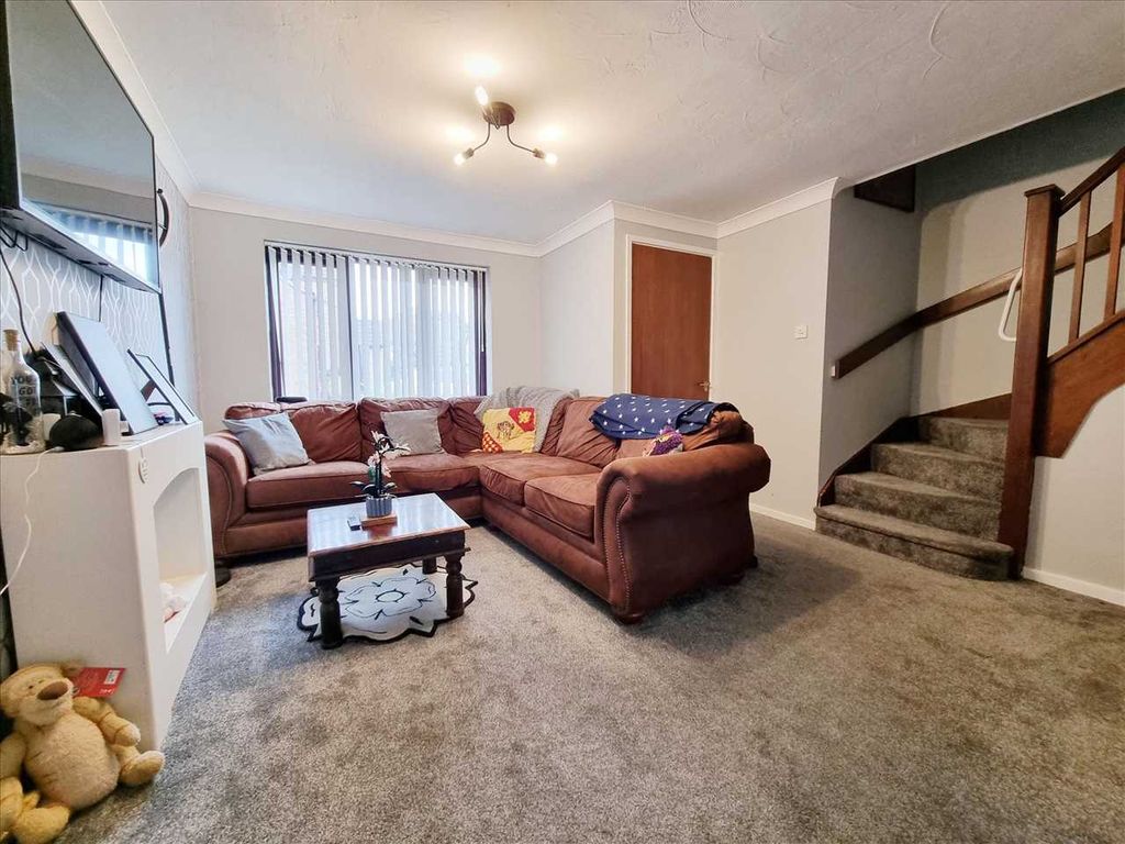 Property photo 2 of 11 Lounge: