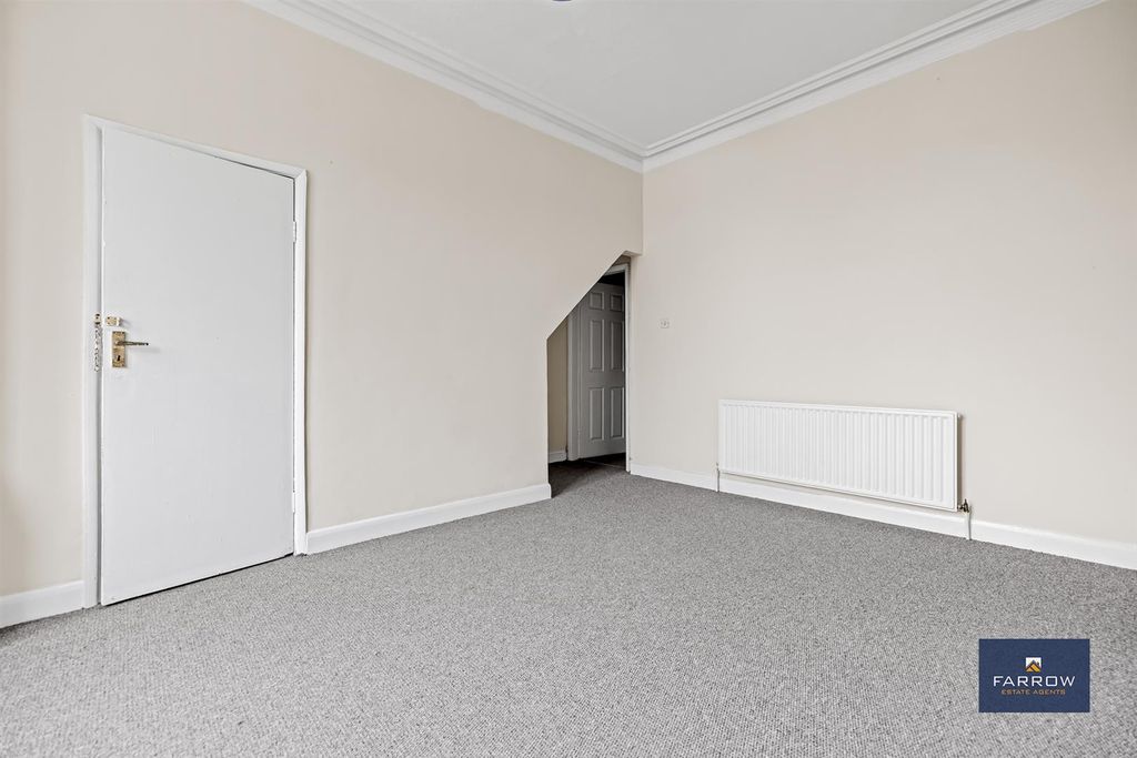 Property photo 2 of 11 Living Room