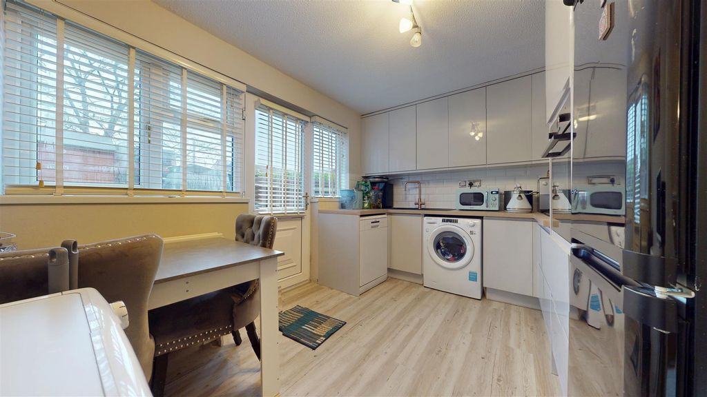 Property photo 2 of 13 12232025_161735.Jpg