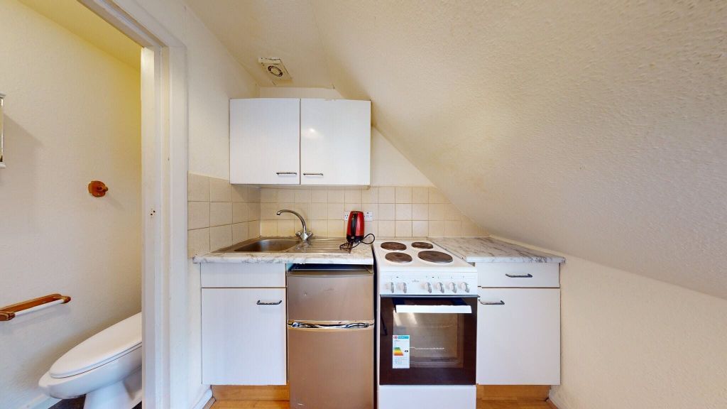 Property photo 2 of 9 Kitchen