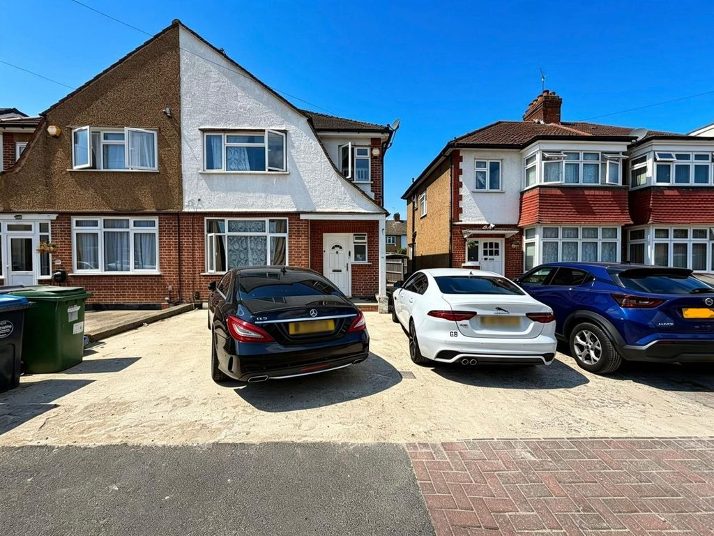 Property photo 1 of 11 18 First Avenue. Wembley, Ha9 8Qg (11)