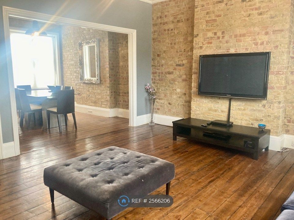 Property photo 3 of 25 Lounge/Dining Room