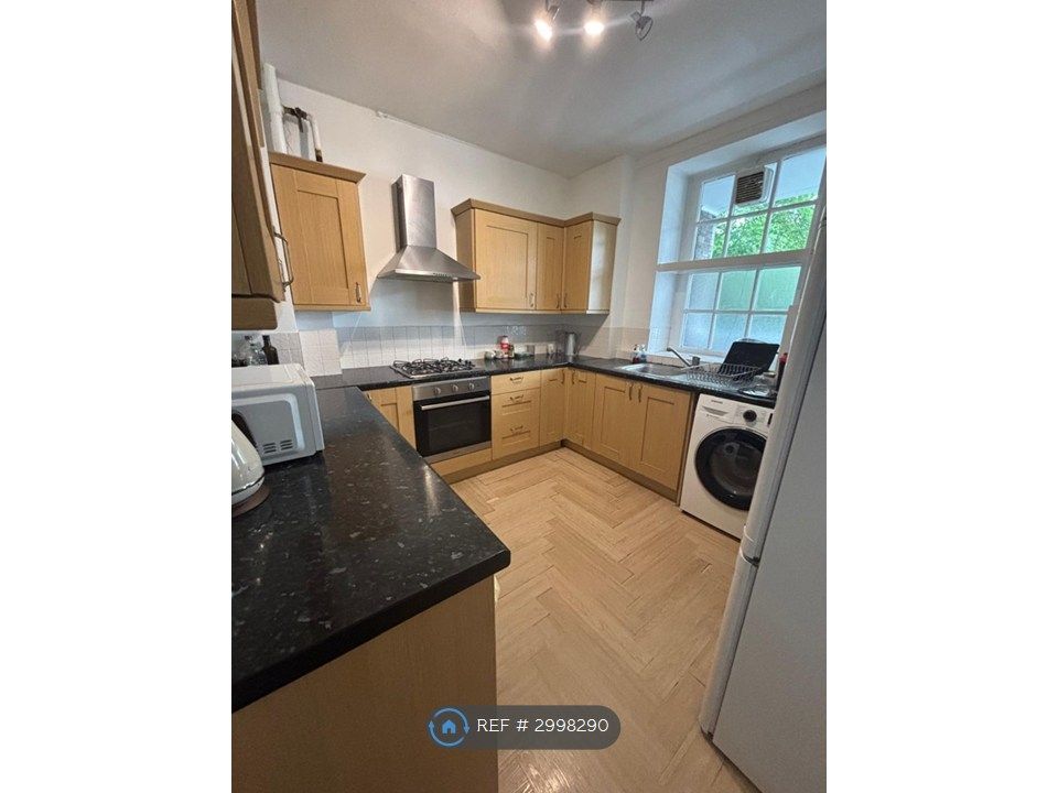 Property photo 3 of 9 Kitchen