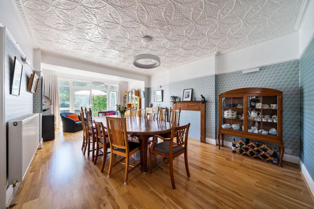 Additional image 5 of 6 bed detached house for salePenshurst Gardens, Edgware HA8