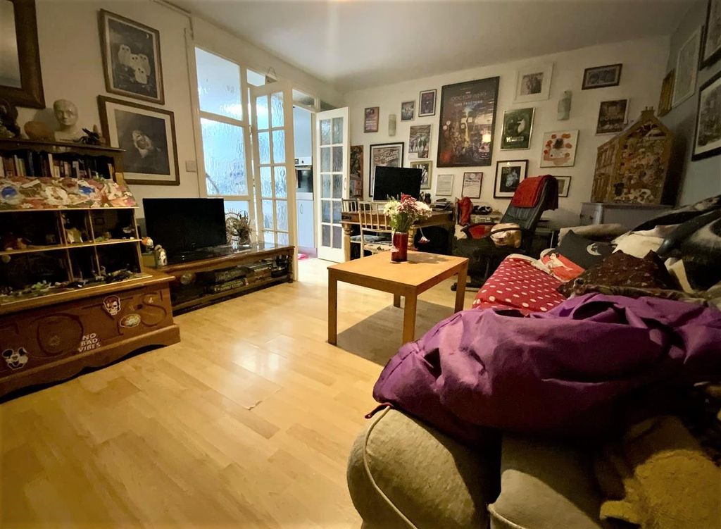 Property photo 2 of 9 Lounge.Jpg