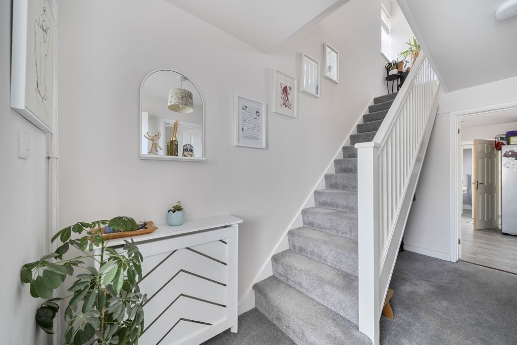Property photo 3 of 13 16Aabe397618d5151690811