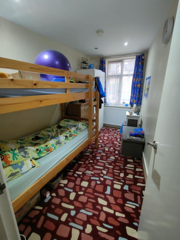 Property photo 3 of 9 Bedroom Small