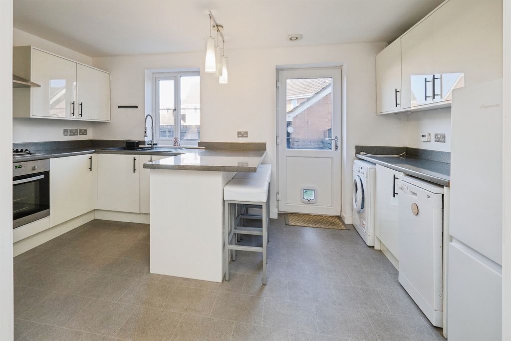 Property photo 2 of 16