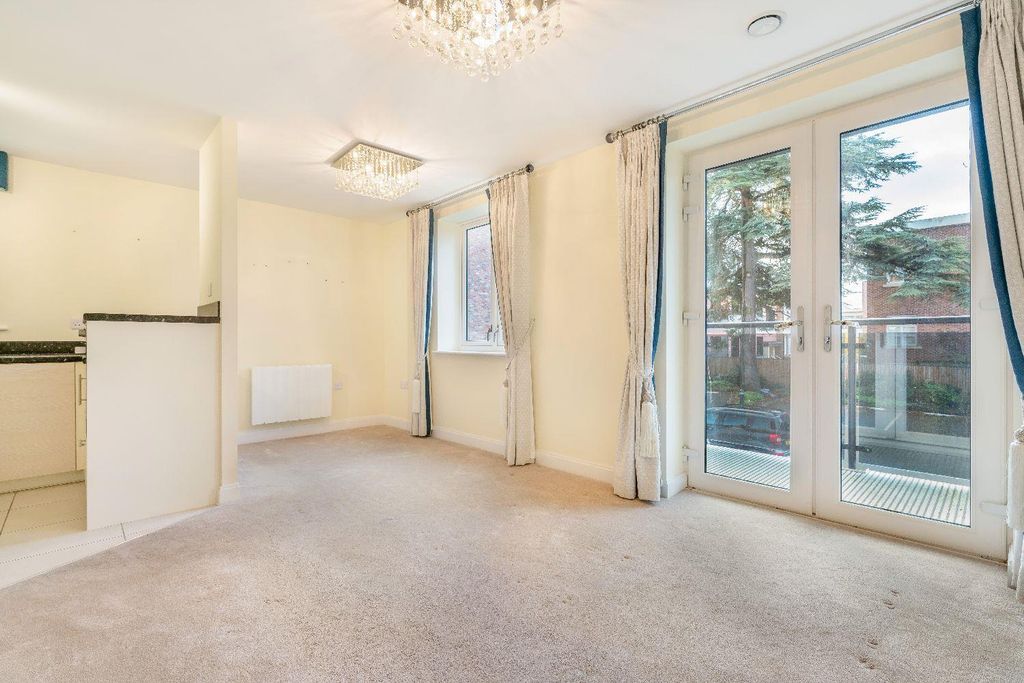 Property photo 3 of 29 8577342-Interior03.Jpg
