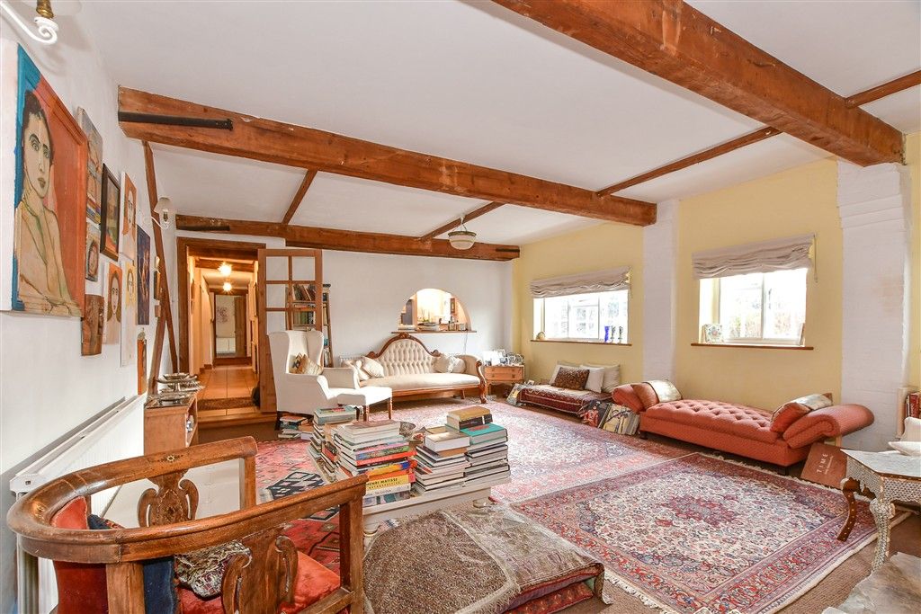 Property photo 2 of 10 Lounge