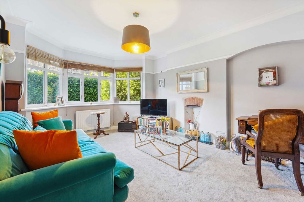 Property photo 2 of 8