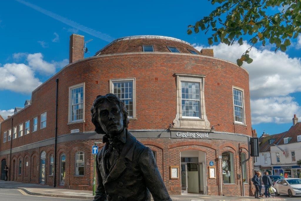 Property photo 1 of 8 Apartment To Rent In Chichester (Main)