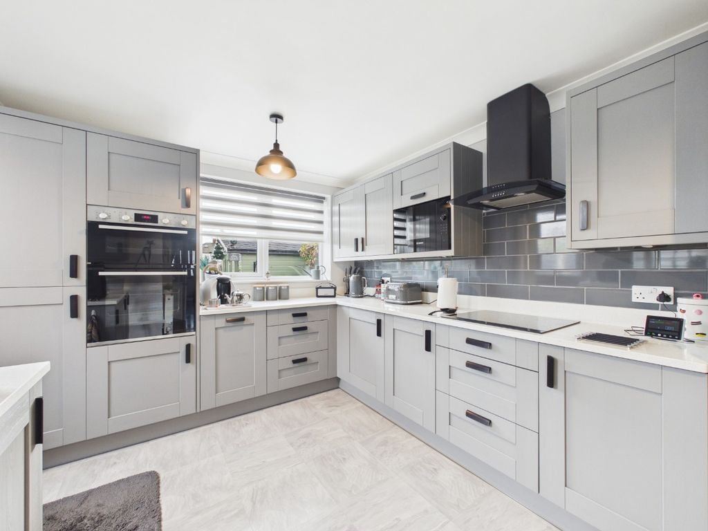 Property photo 3 of 22 4955096