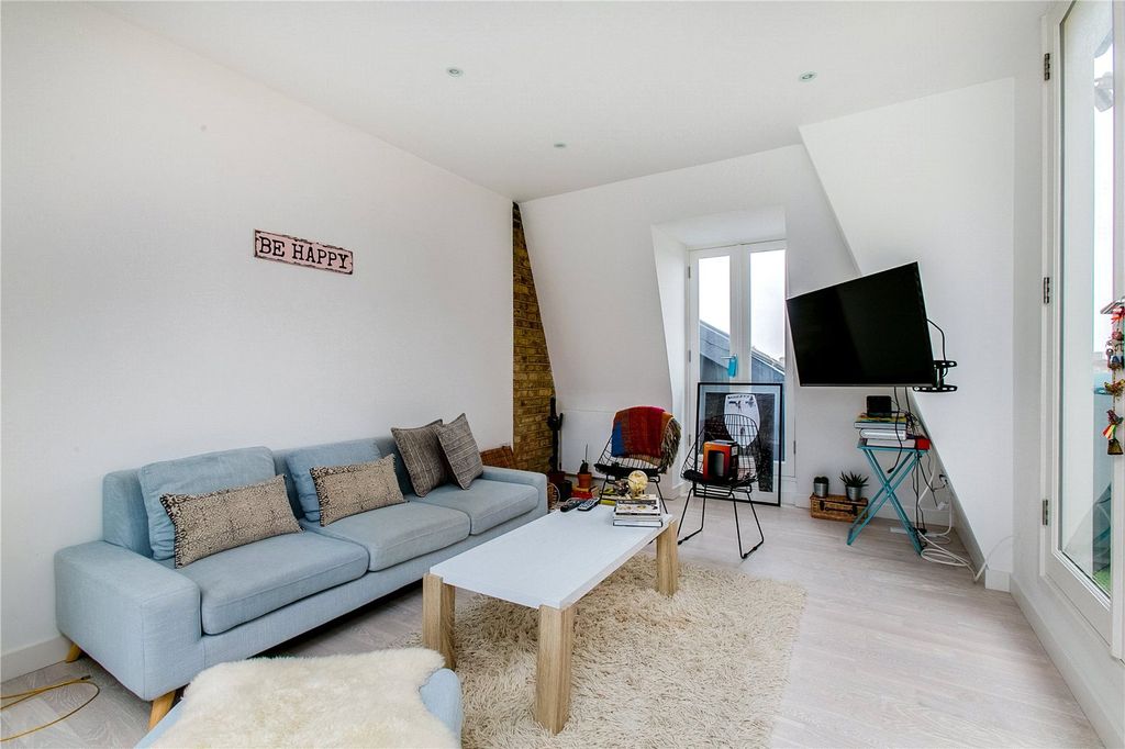 Property photo 2 of 8