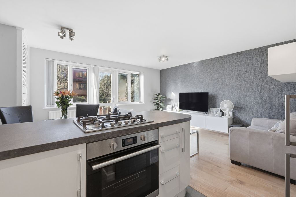 Property photo 3 of 14 Img_8980