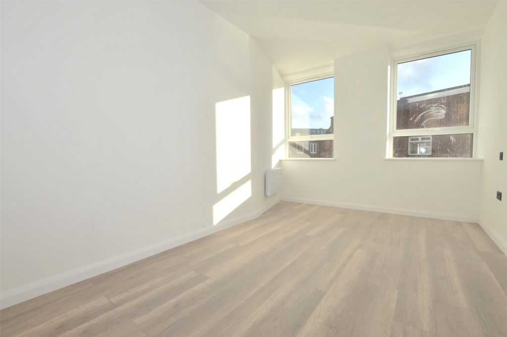 Property photo 1 of 17 Bedroom