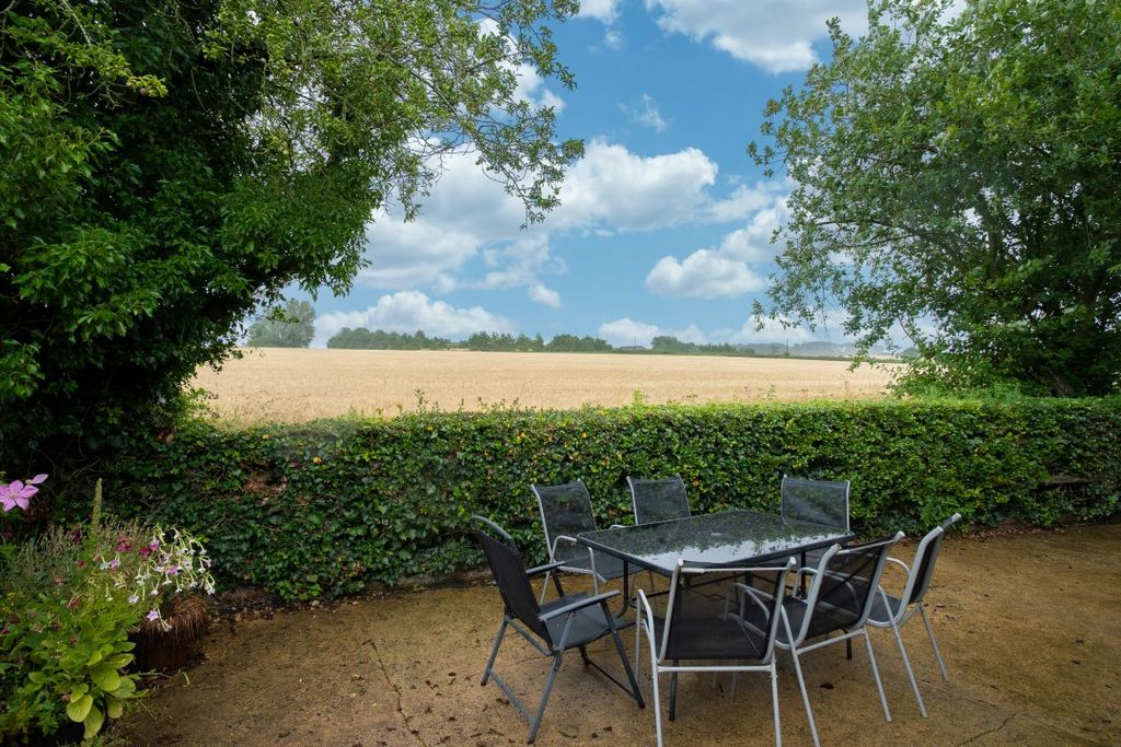 Property photo 2 of 32