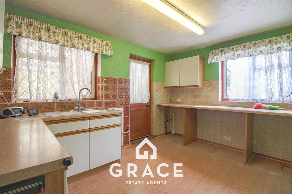 Property photo 2 of 12 Kitchen