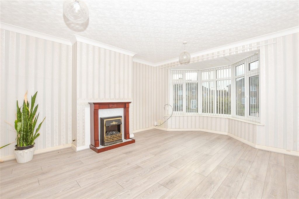 Property photo 1 of 15 Lounge