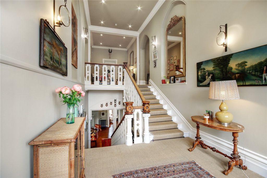 Property photo 3 of 23 Landing