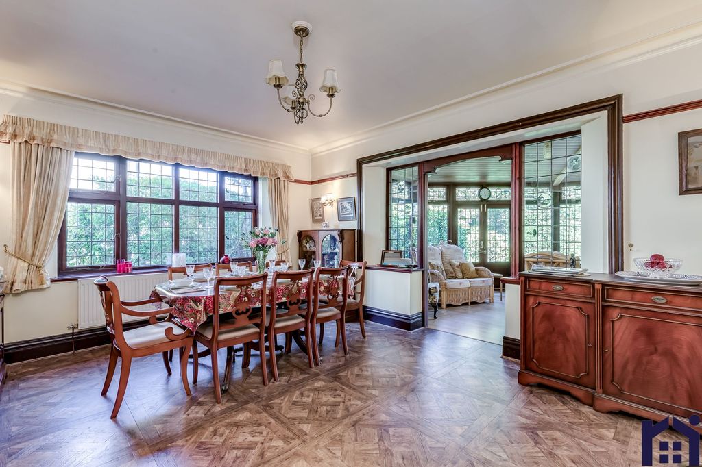 Property photo 3 of 46 Dining Room