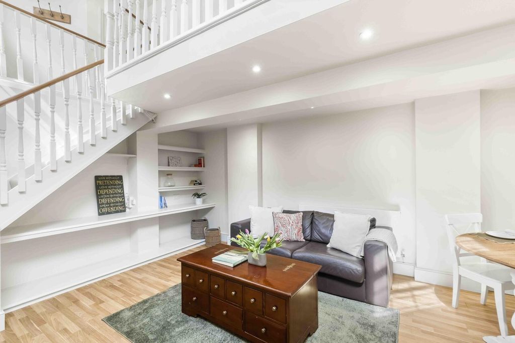 Property photo 1 of 14 Living Room