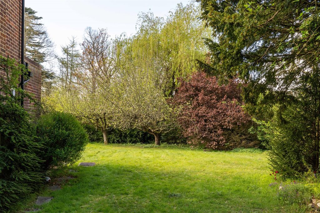 Additional image 22 of 4 bed detached house for saleYardley Close, Reigate RH2