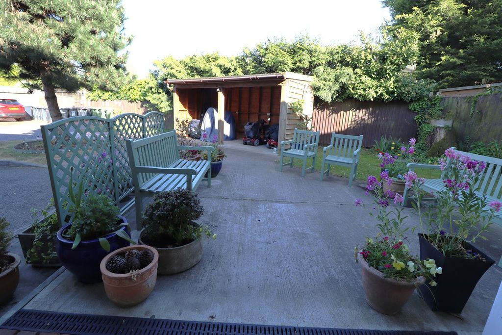 Property photo 2 of 17