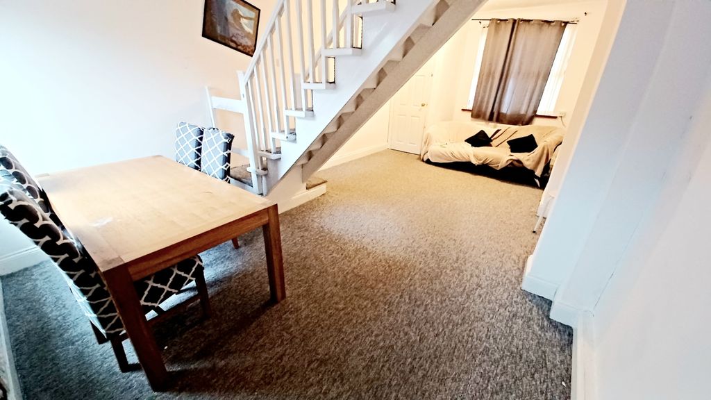 Property photo 3 of 9 20251218_123918