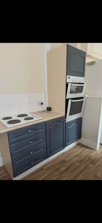 Property photo 3 of 7 Kitchen