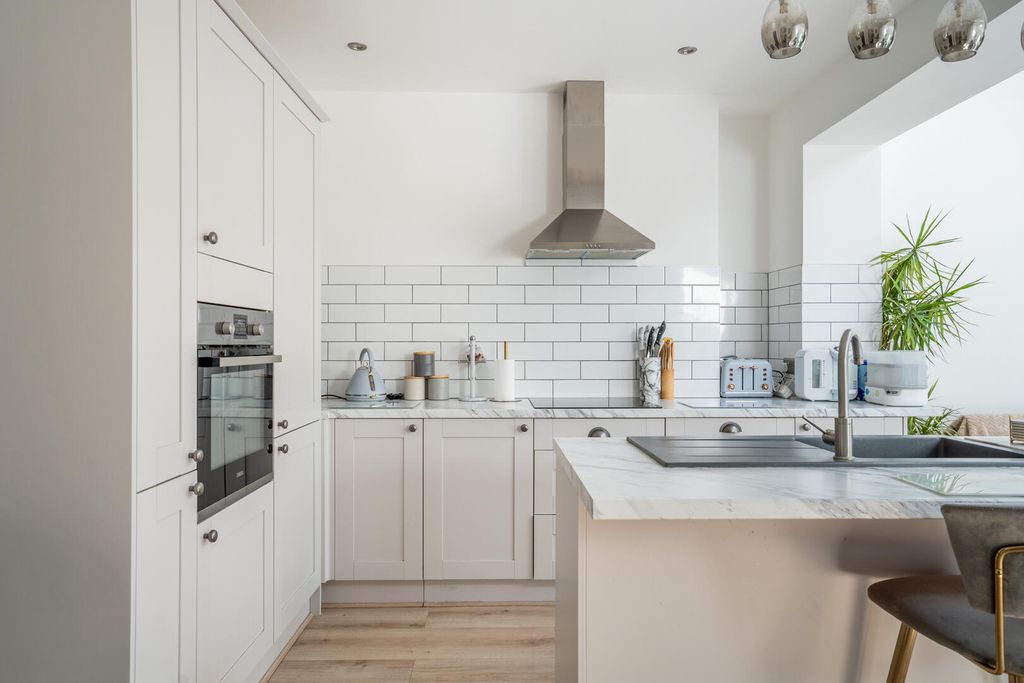 Property photo 3 of 13 Kitchen