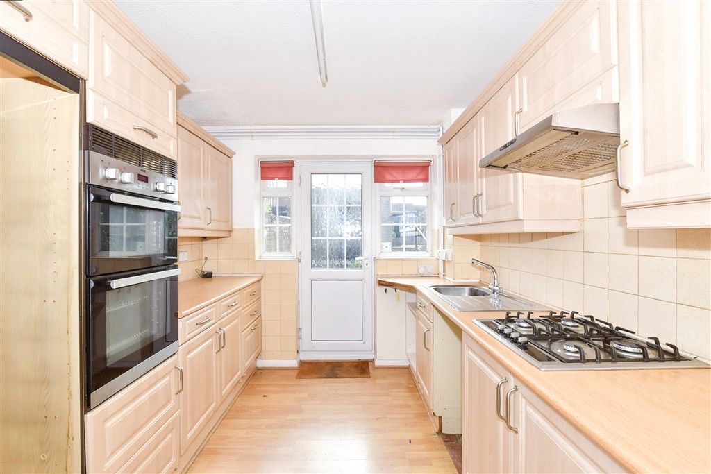 Property photo 2 of 17 Kitchen