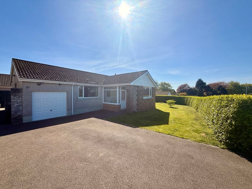Property photo 1 of 11 Outside Front