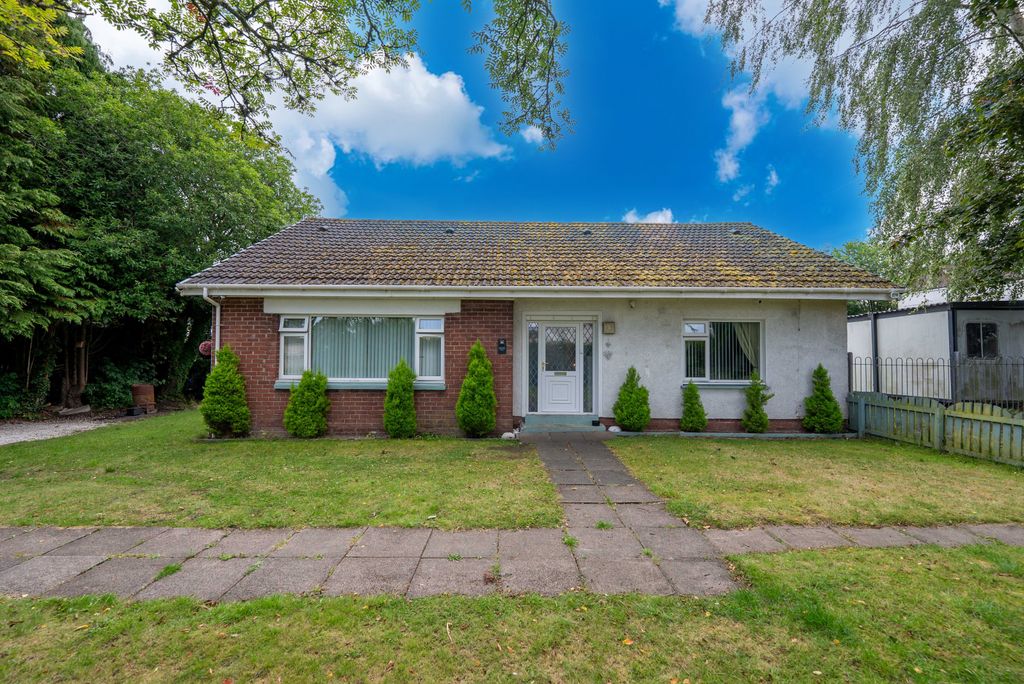 Property photo 1 of 25 2 Bedroom Cottage For Sale