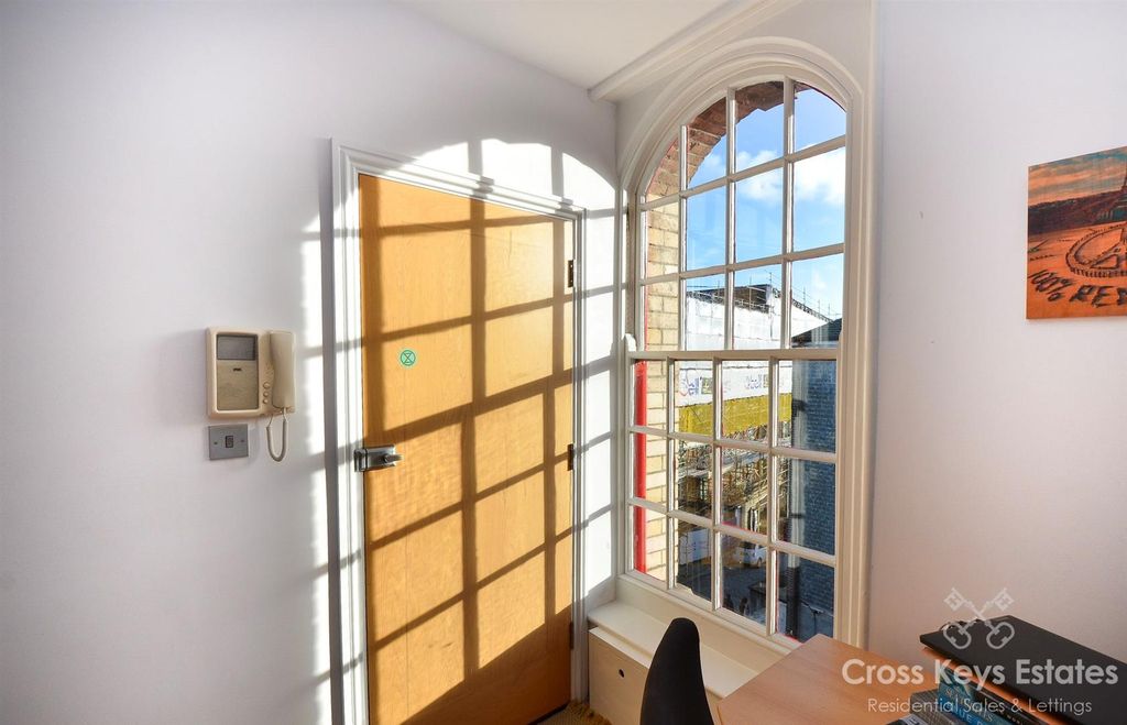 Property photo 2 of 23 Cross Keys Estates Lettings Department