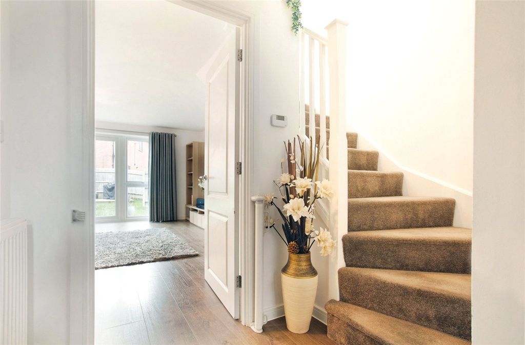 Property photo 2 of 16 Picture No. 13