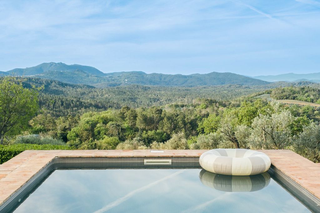 Property photo 3 of 39